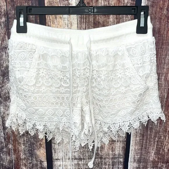Jolt Cream Floral Lace Shorts - Picture 1 of 4